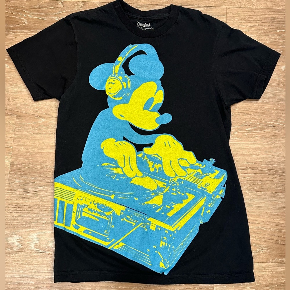 Disneyland Resort / Walt Disney World DJ Mickey Mouse T-shirt Size Sm